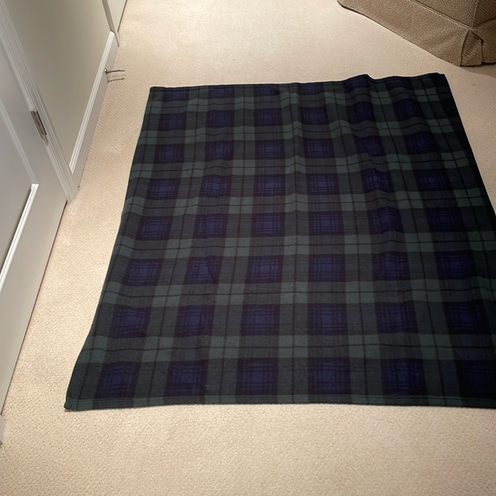 Fleece throw blanket